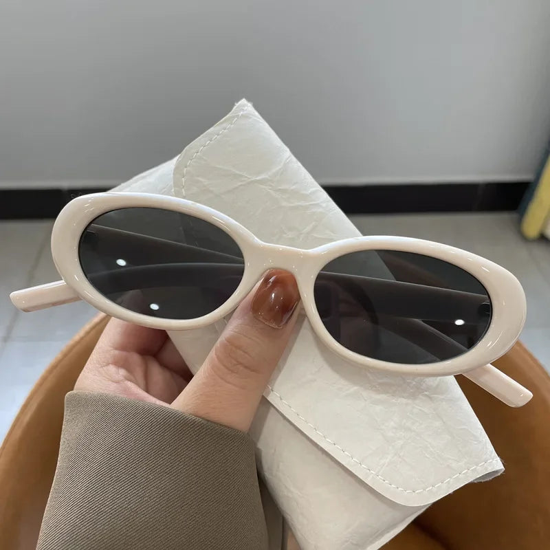 Gafas de sol ovaladas de plástico con protección UV400