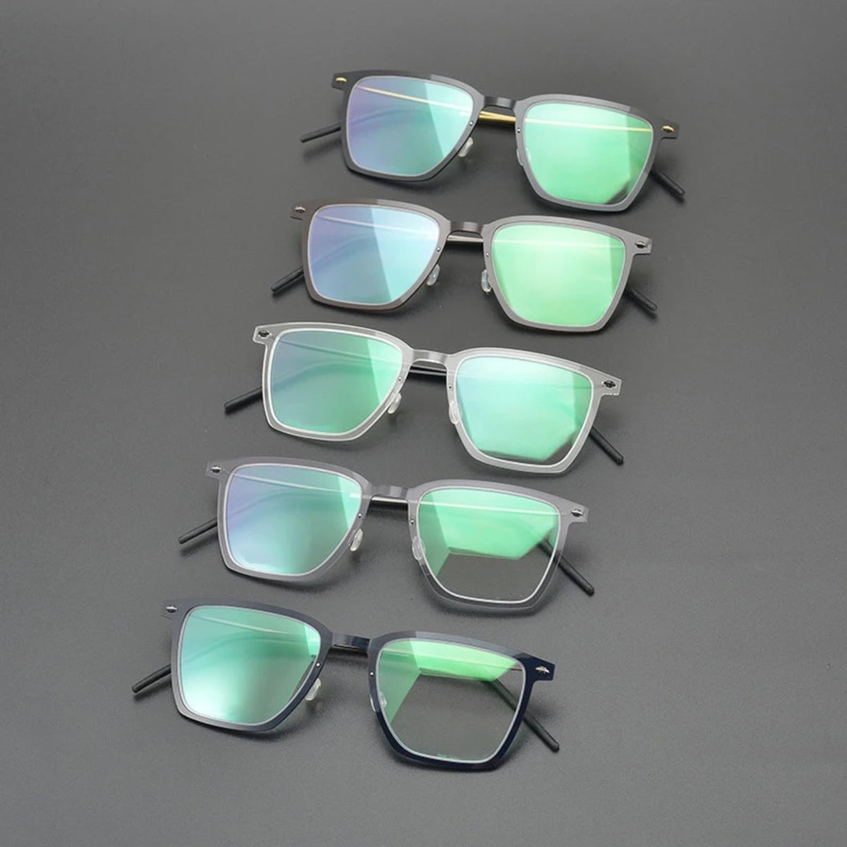 Gafas cuadradas de titanio transparente