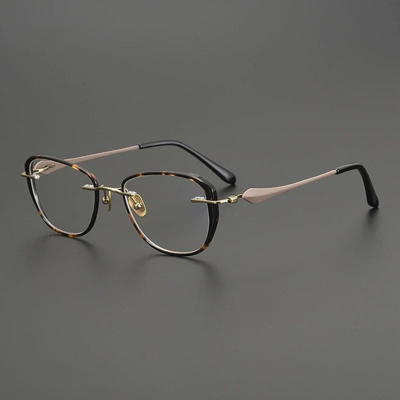 Gafas de ojo de gato de titanio con estampado de carey