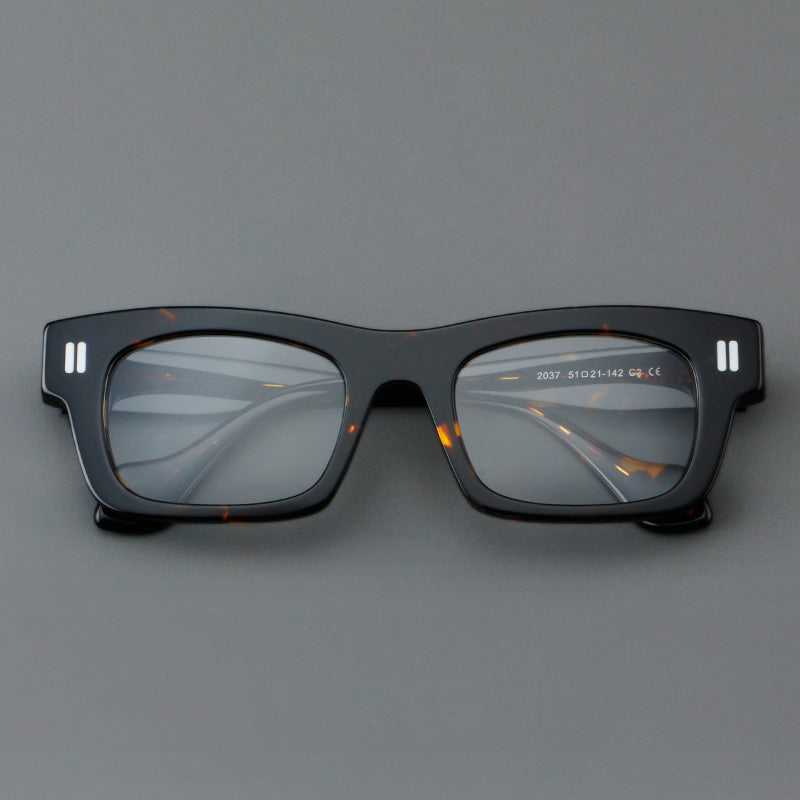 Monturas de gafas retro rectangulares de acetato con cejas gruesas y detalles de doble barra en las esquinas