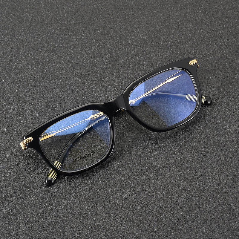 Monturas de gafas retro cuadradas redondeadas con aros completos y detalles metálicos en las esquinas