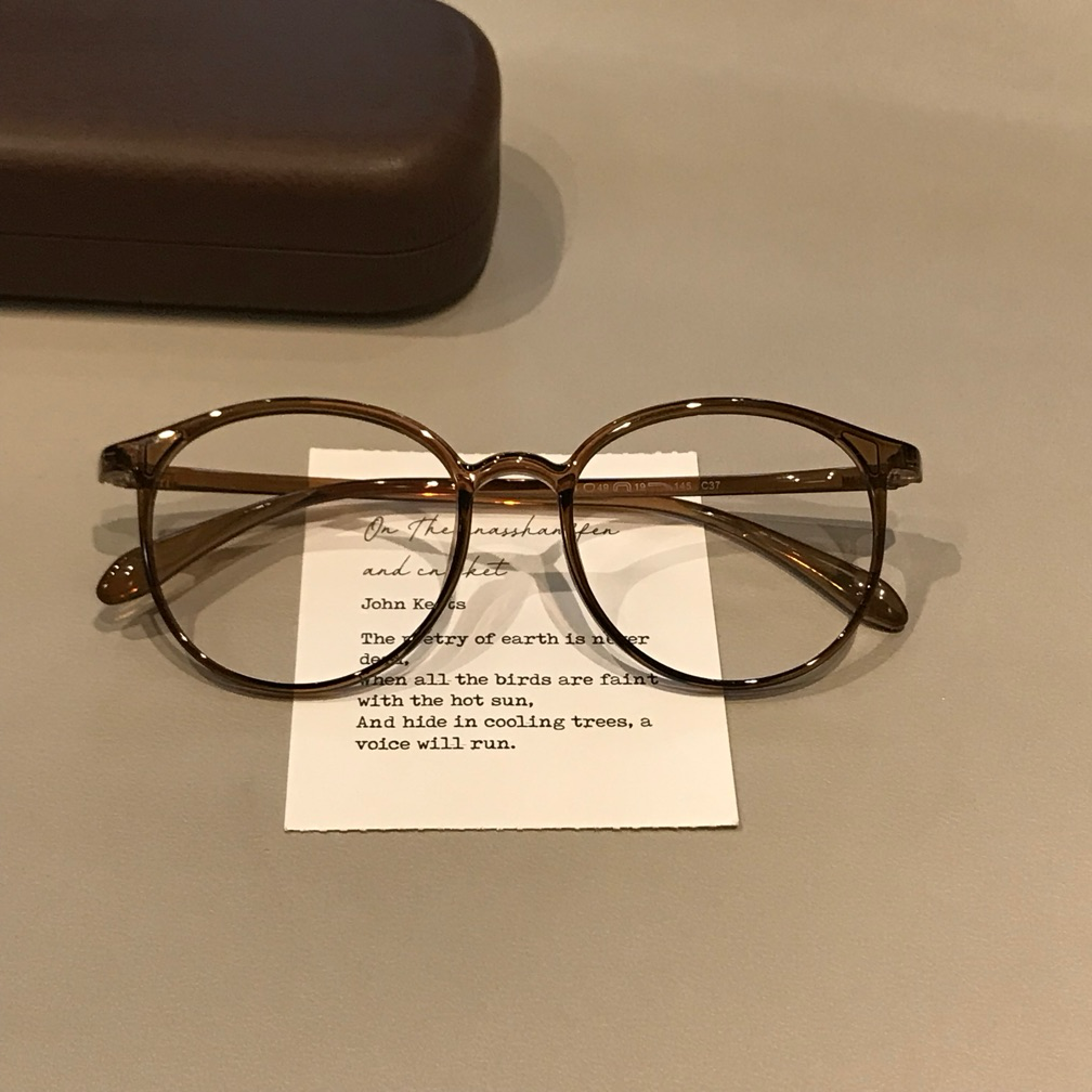 Monturas de gafas cuadradas redondeadas con varillas finas, color marrón té o carey mate