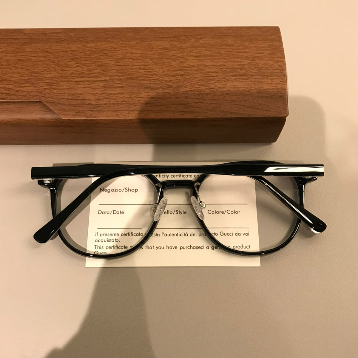Monturas de gafas cuadradas redondeadas con ceja elevada, carey ámbar o negro