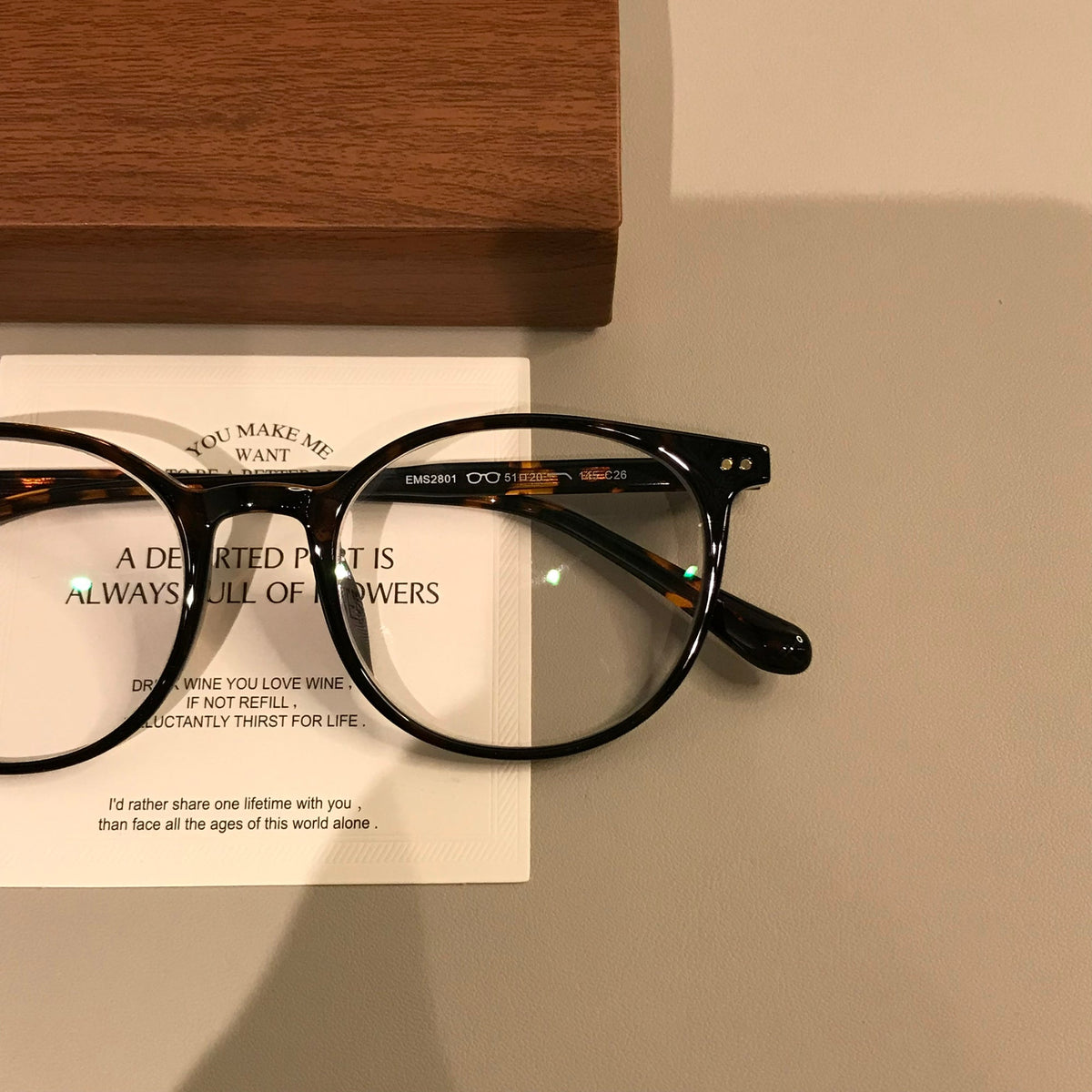 Monturas de gafas redondas retro con puente de cerradura, en carey o negro