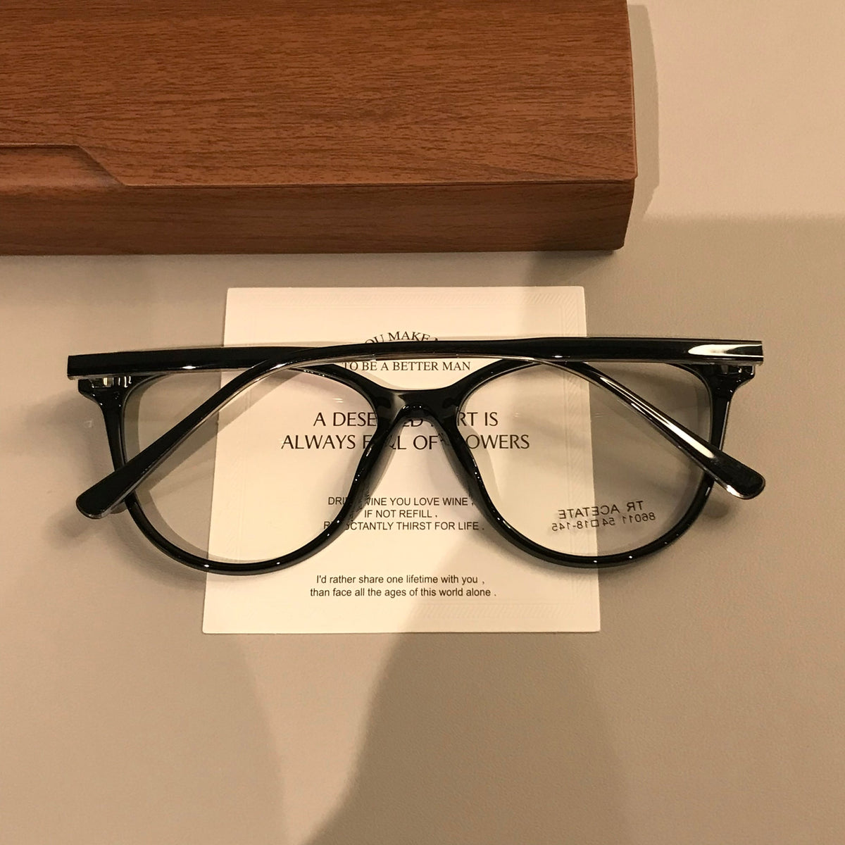 Gafas de montura ojo de gato con esquinas elevadas, color ámbar marrón o negro