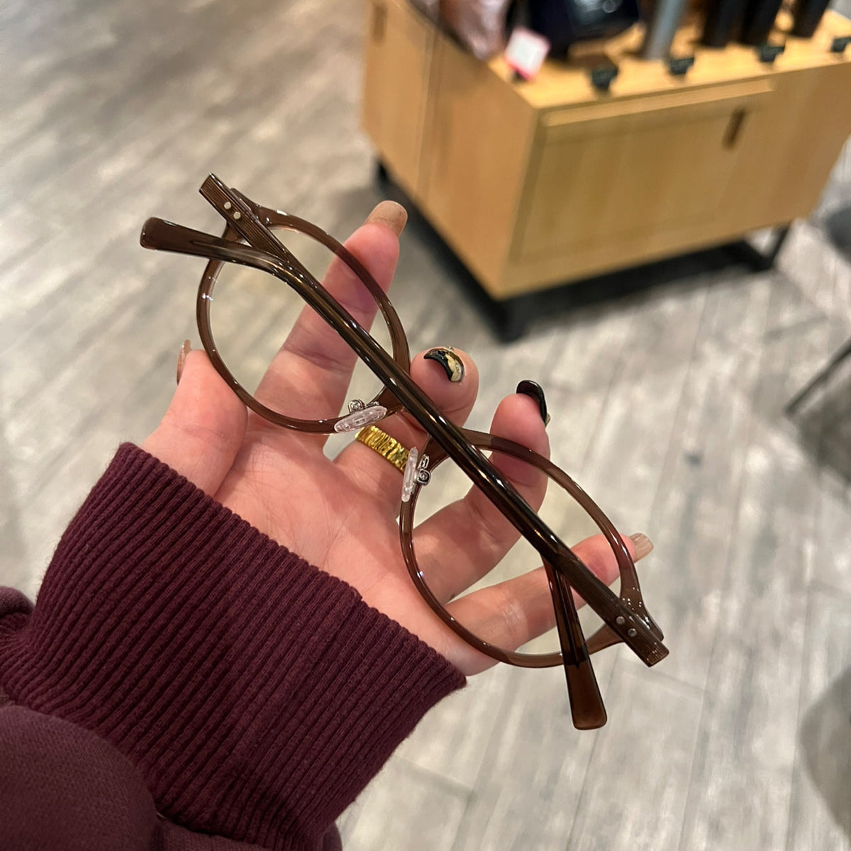 Monturas de gafas retro cuadradas redondeadas con bordes anchos, carey