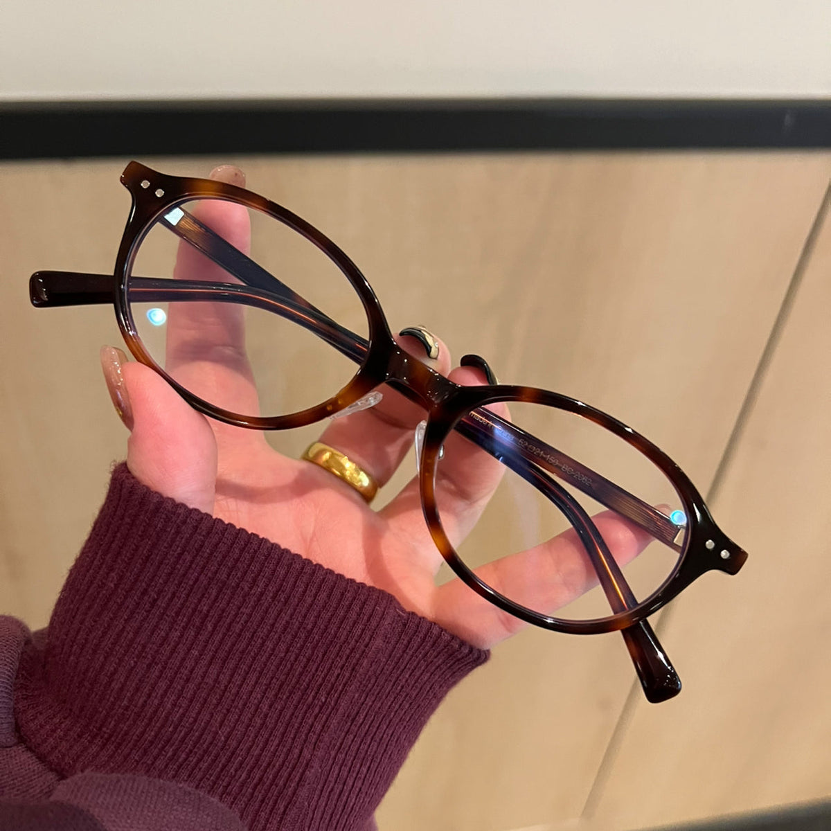 Monturas de gafas retro cuadradas redondeadas con bordes anchos, carey