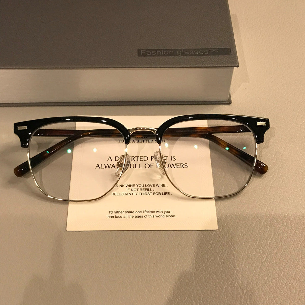 Monturas de gafas retro estilo Browline con remaches en las esquinas, carey/dorado, negro o gris transparente