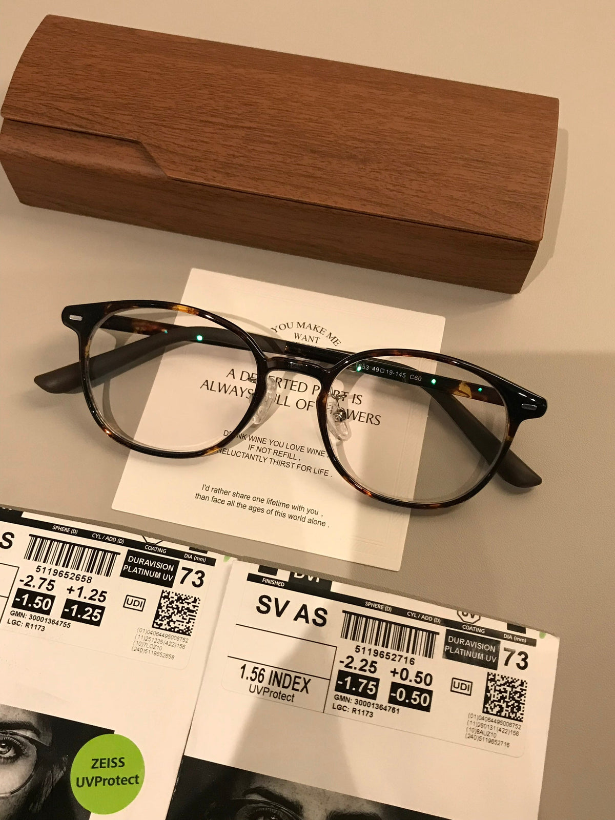 Monturas de gafas retro compactas con frente cuadrado redondeado, en carey o negro