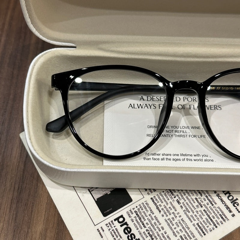 Monturas de gafas cuadradas anchas con bordes suavemente redondeados, cuatro colores