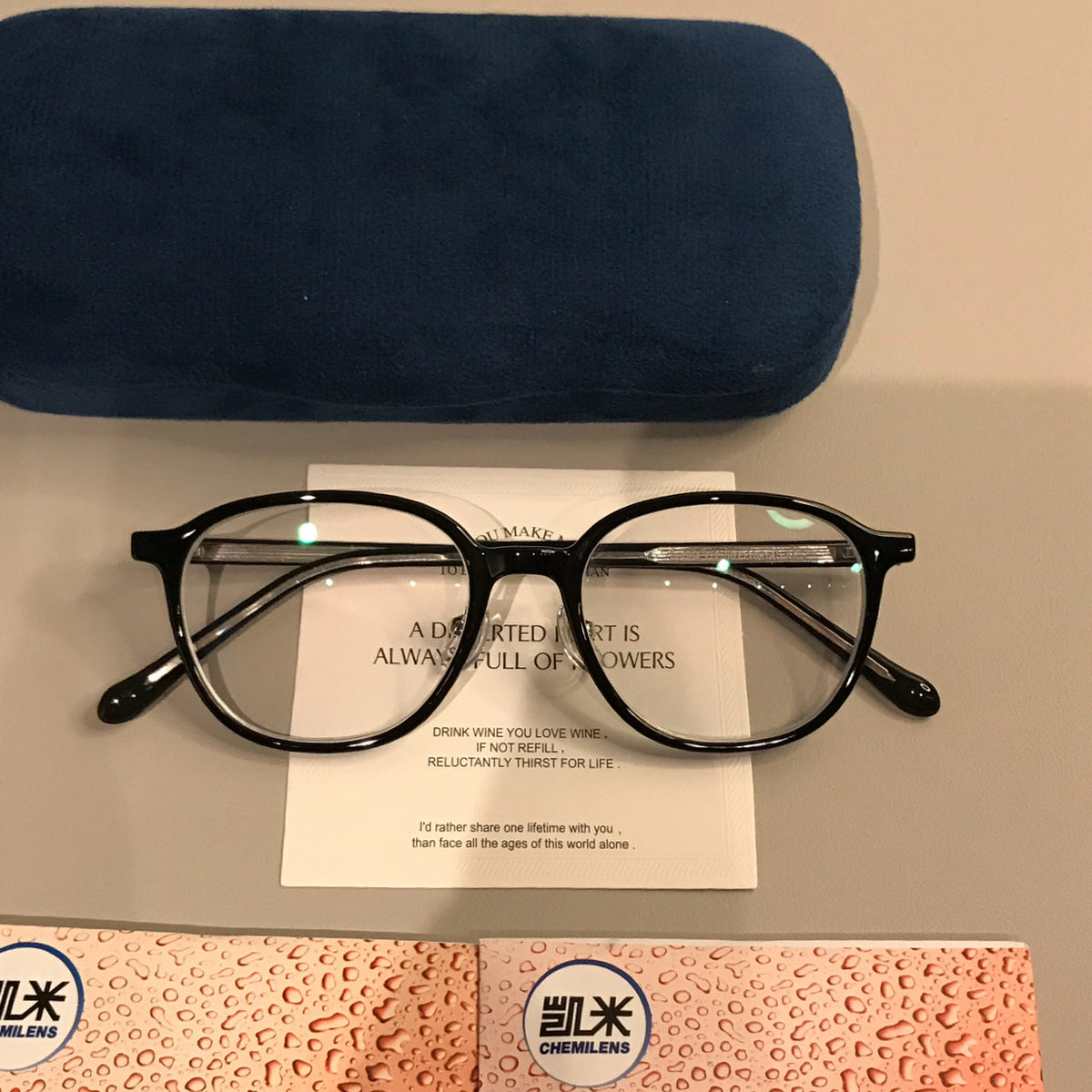 Monturas de gafas cuadradas redondeadas para hombre con perfil fino, negras