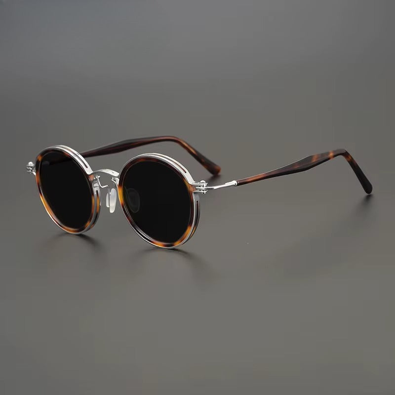 
Gafas de sol redondas vintage polarizadas con protección UV400 y detalle de titanio