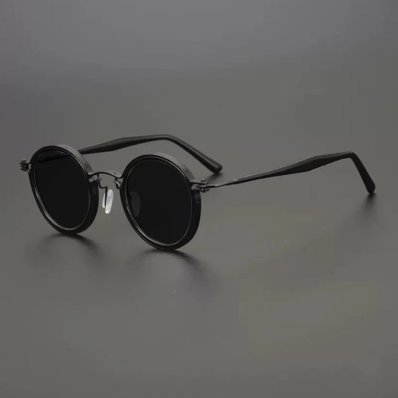 
Gafas de sol redondas vintage polarizadas con protección UV400 y detalle de titanio