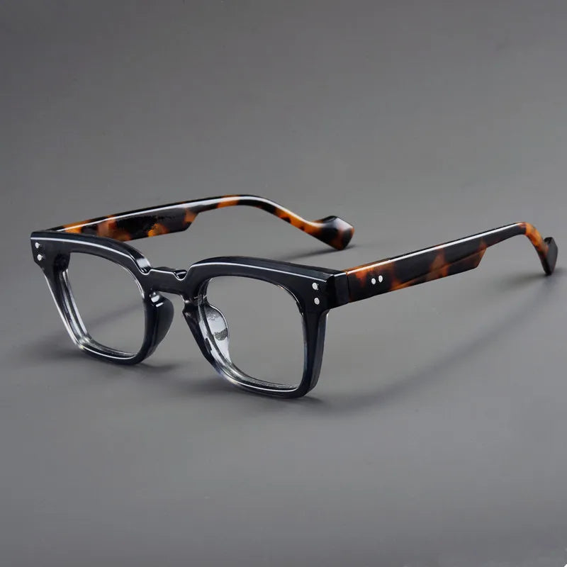 
Gafas cuadradas negras de plástico