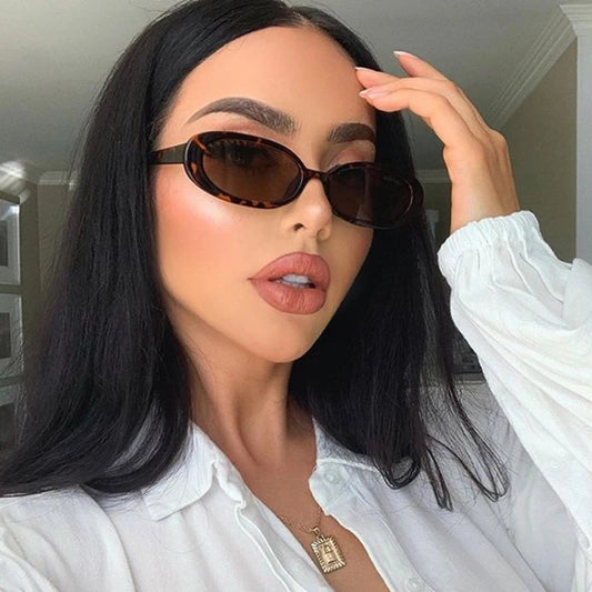 Gafas de sol ovaladas de plástico con estampado de leopardo