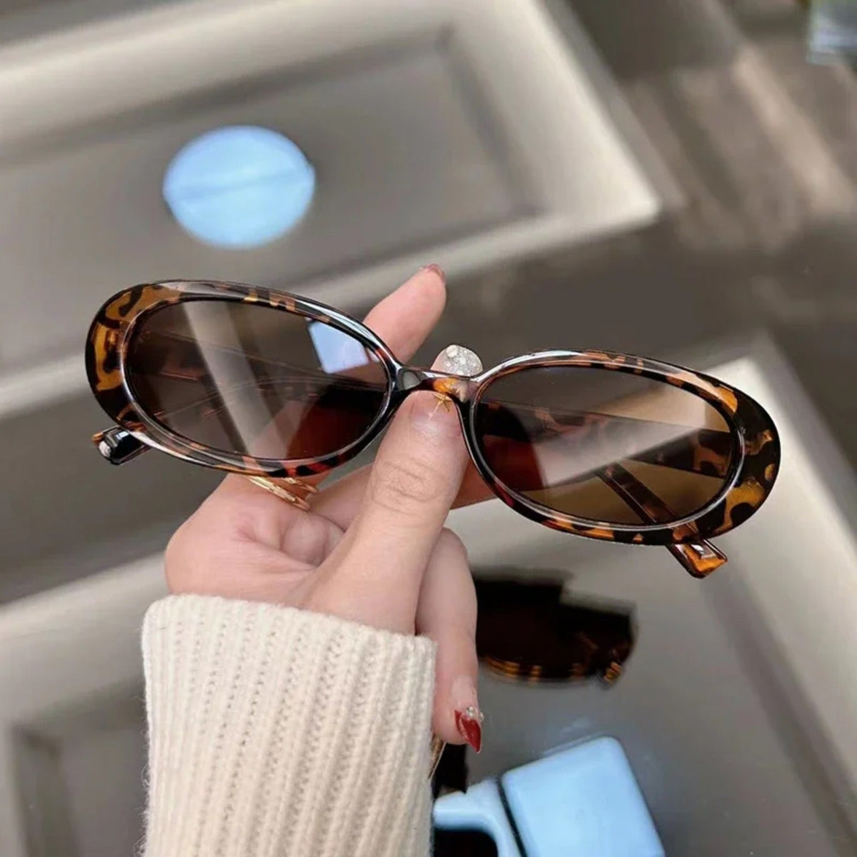 
Gafas de sol ovaladas de plástico con estampado de leopardo - Imagen 3