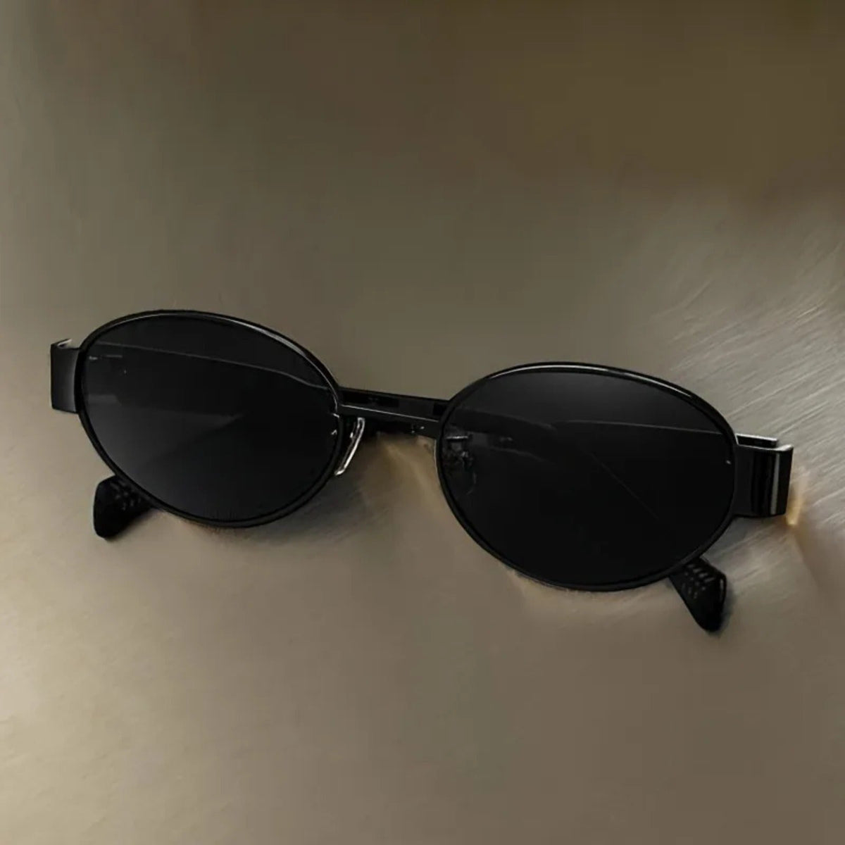 
Gafas de sol ovaladas de aleación dorada con protección UV400 - Negro