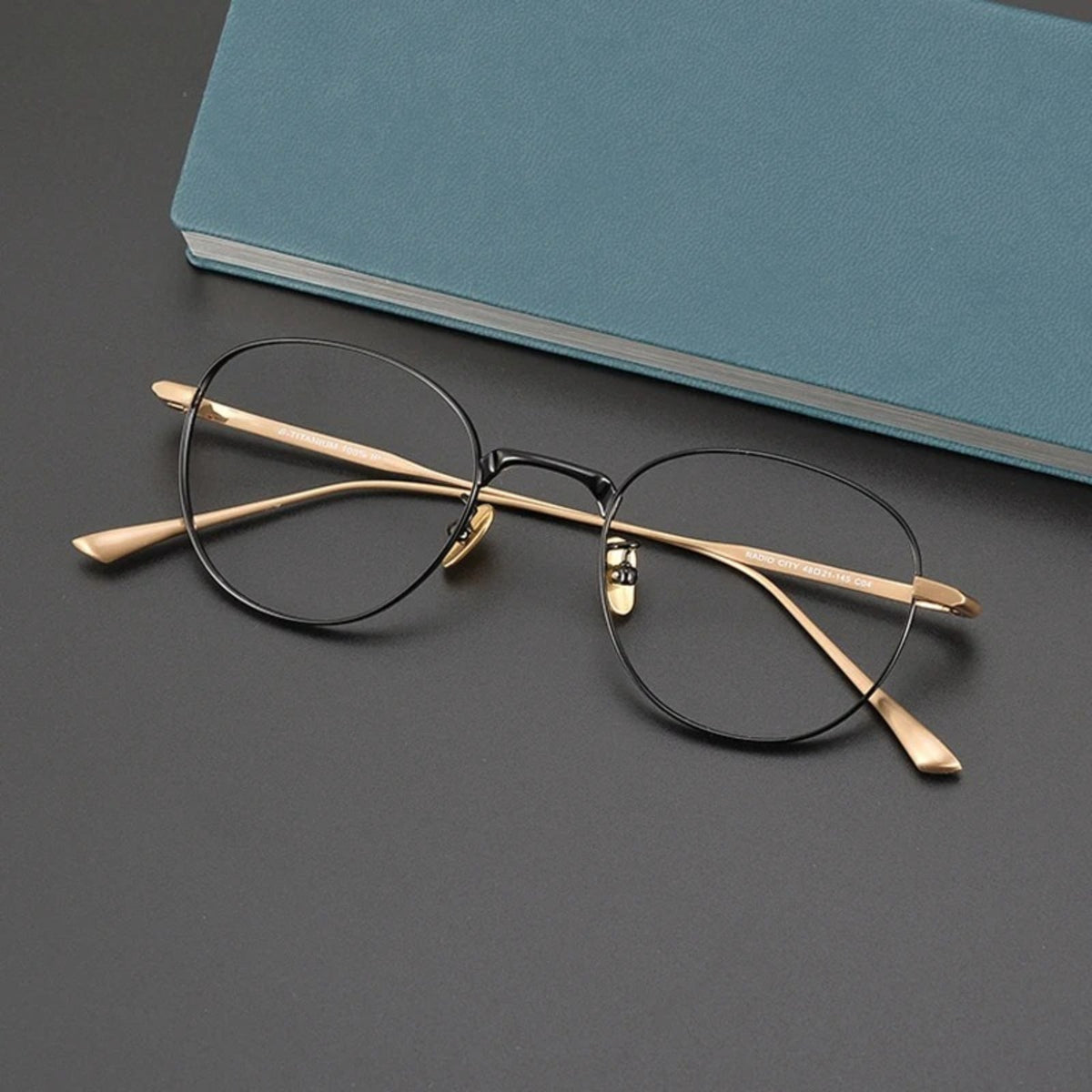 
Gafas geométricas pequeñas de titanio