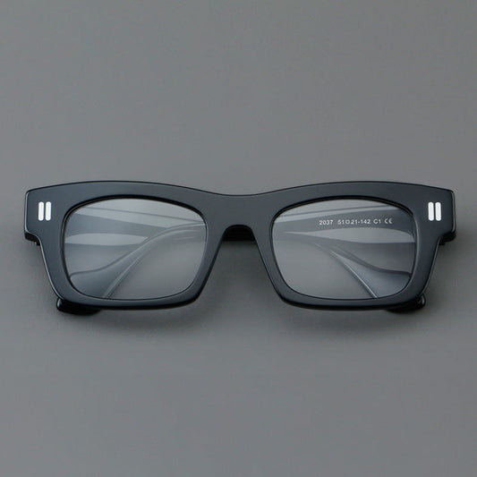 Monturas de gafas retro rectangulares de acetato con cejas gruesas y detalles de doble barra en las esquinas