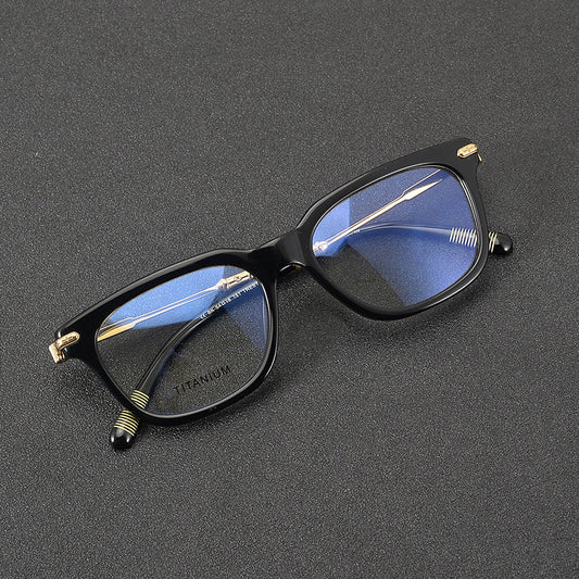 Monturas de gafas retro cuadradas redondeadas con aros completos y detalles metálicos en las esquinas
