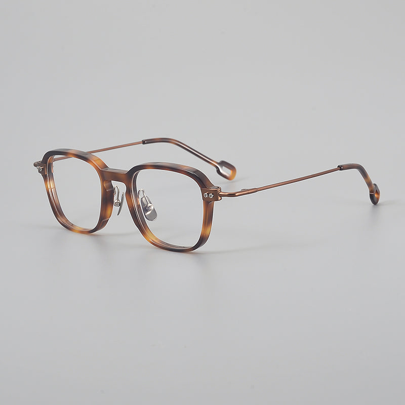 
Monturas de gafas retro cuadradas de titanio con aros completos redondeados y patillas detalladas - Carey y Marrón