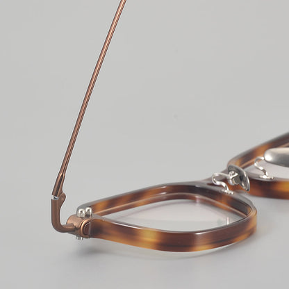 
Monturas de gafas retro cuadradas de titanio con aros completos redondeados y patillas detalladas - Imagen 5