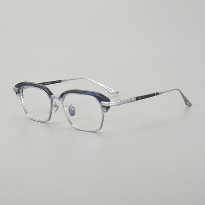 
Monturas de gafas rectangulares de titanio con borde superior grueso y detalles metálicos texturizados - Imagen 6