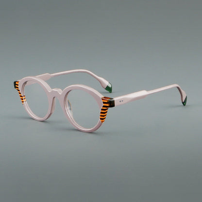 
Monturas de gafas redondas decorativas de acetato con detalles a rayas en las esquinas y varillas esculpidas - Imagen 6