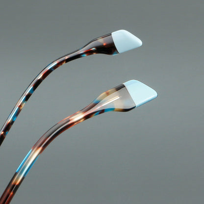 
Monturas de gafas redondas decorativas de acetato con detalles a rayas en las esquinas y varillas esculpidas - Imagen 14