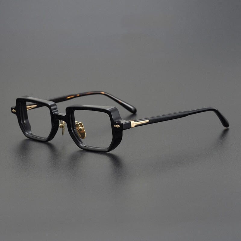 
Monturas de gafas rectangulares retro con aros completos esculpidos y detalles metálicos en las varillas