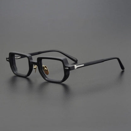 
Monturas de gafas rectangulares retro con aros completos esculpidos y detalles metálicos en las varillas - Imagen 7