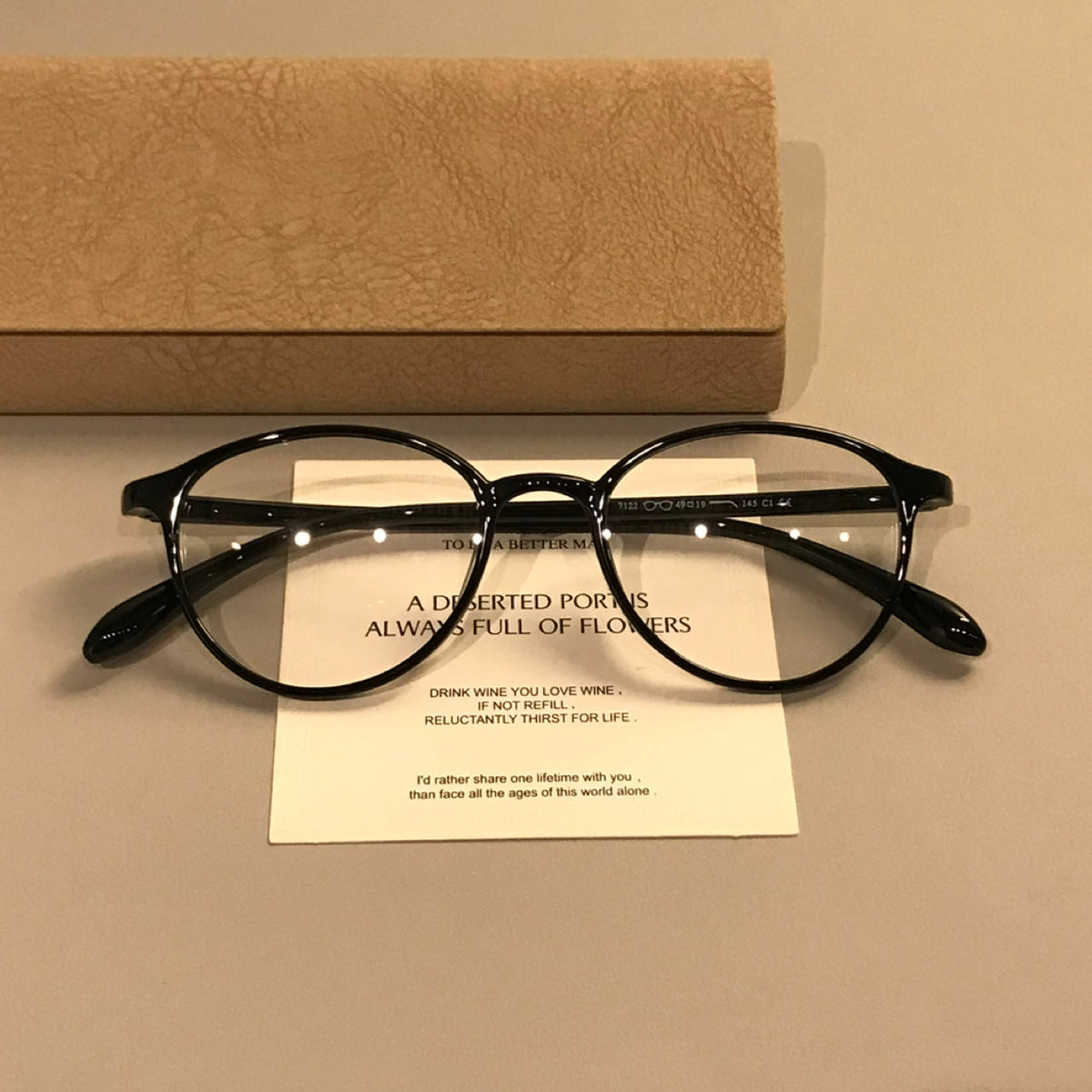 
Monturas de gafas redondeadas con perfil fino, color marrón té o negro