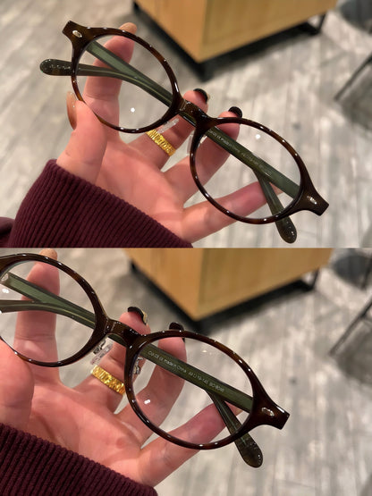 
Montura de gafas cuadrada redondeada estilo vintage con patillas anchas, carey