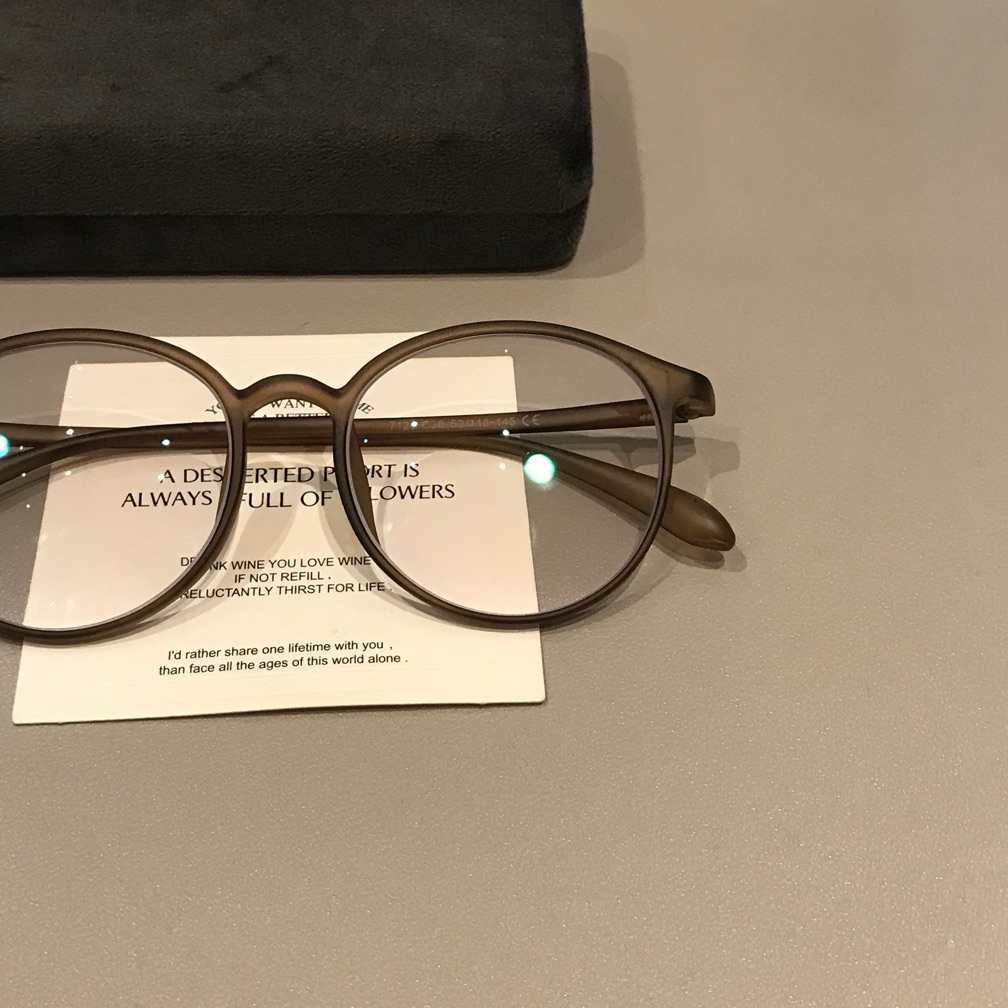 
Monturas de gafas redondeadas de gran tamaño con acabado mate, color marrón té