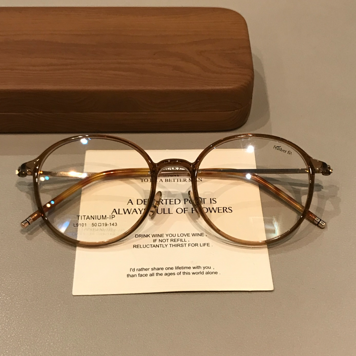 
Monturas de gafas redondas con a ros finos, gris transparente o marrón té frío - Marrón té frío
