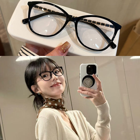 Monturas de gafas ojo de gato con detalles de cadena en las varillas, en negro o carey