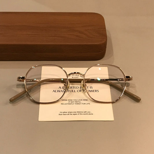 Monturas de gafas geométricas de estilo alambre con puente fino, tono dorado