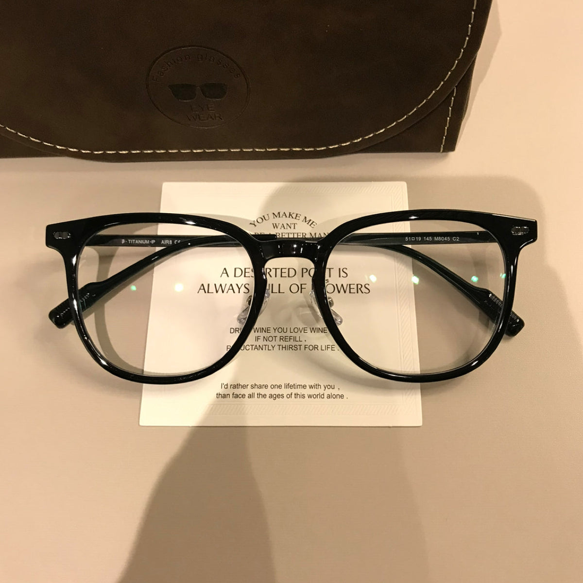 
Monturas de gafas cuadradas redondeadas con detalles en las esquinas, color café latte o negro - Negro