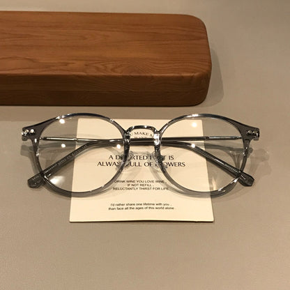 
Montura de gafas geométrica redondeada con bordes translúcidos, gris hielo - Imagen 2
