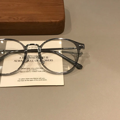
Montura de gafas geométrica redondeada con bordes translúcidos, gris hielo - Imagen 3