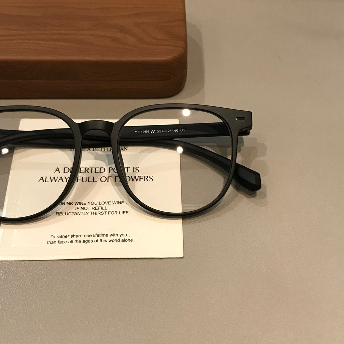 
Montura de gafas cuadrada extragrande con frente ancho, negro mate