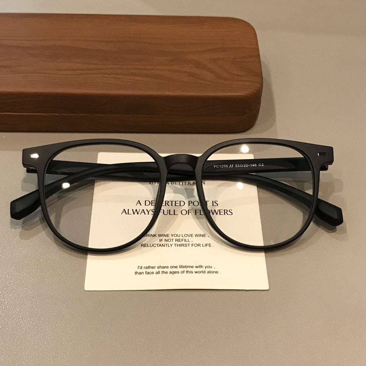 
Montura de gafas cuadrada extragrande con frente ancho, negro mate