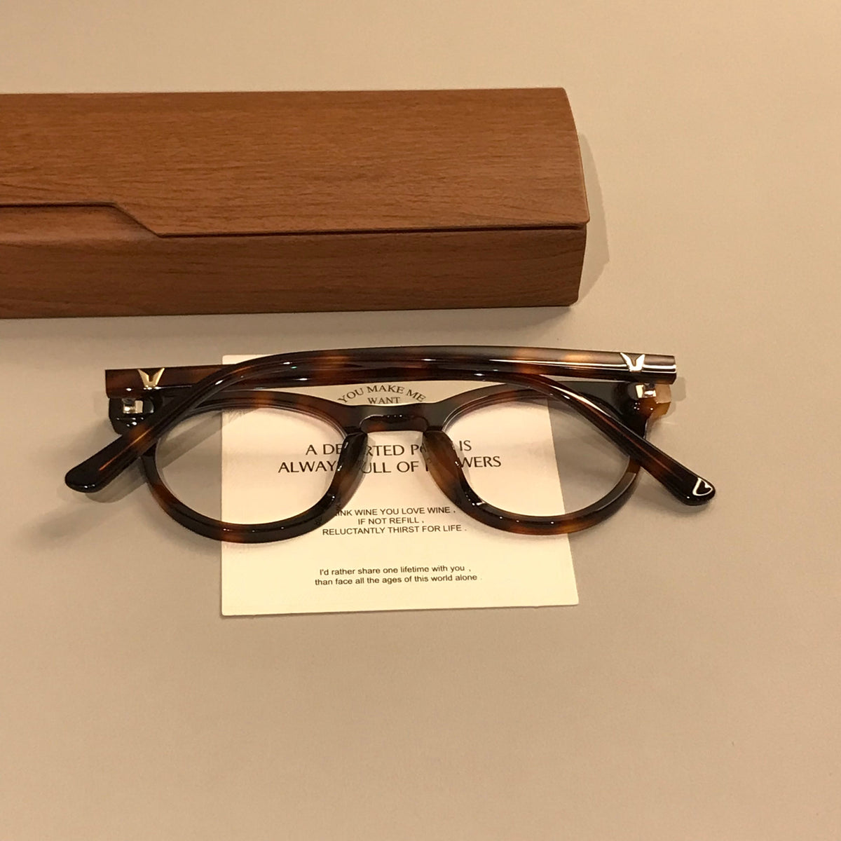 
Monturas de gafas ovaladas compactas con aros gruesos, negro o carey - Imagen 10