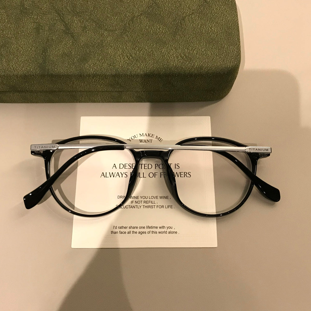 
Monturas de gafas redondas con puente tipo cerradura, negro o marrón té transparente