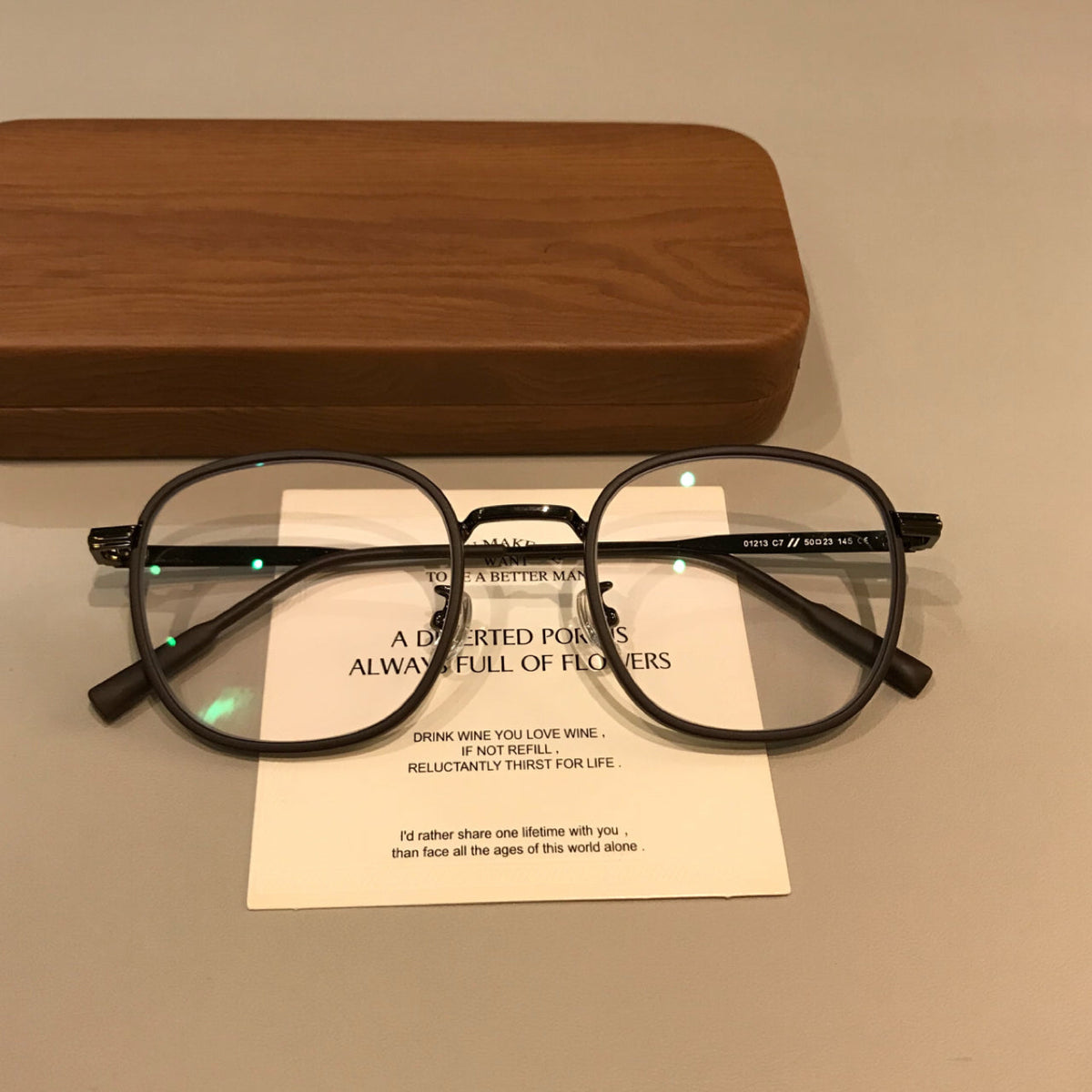 
Montura de gafas redonda con acabado mate y varillas delgadas, marrón moca - Imagen 3