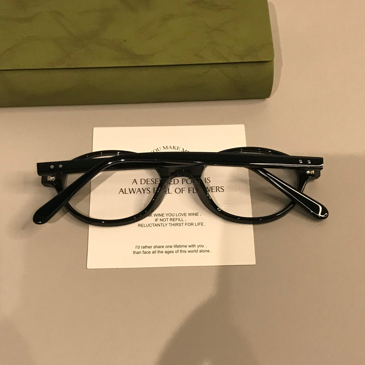 
Monturas de gafas ovaladas retro con frente de perfil bajo, en negro o carey - Imagen 5