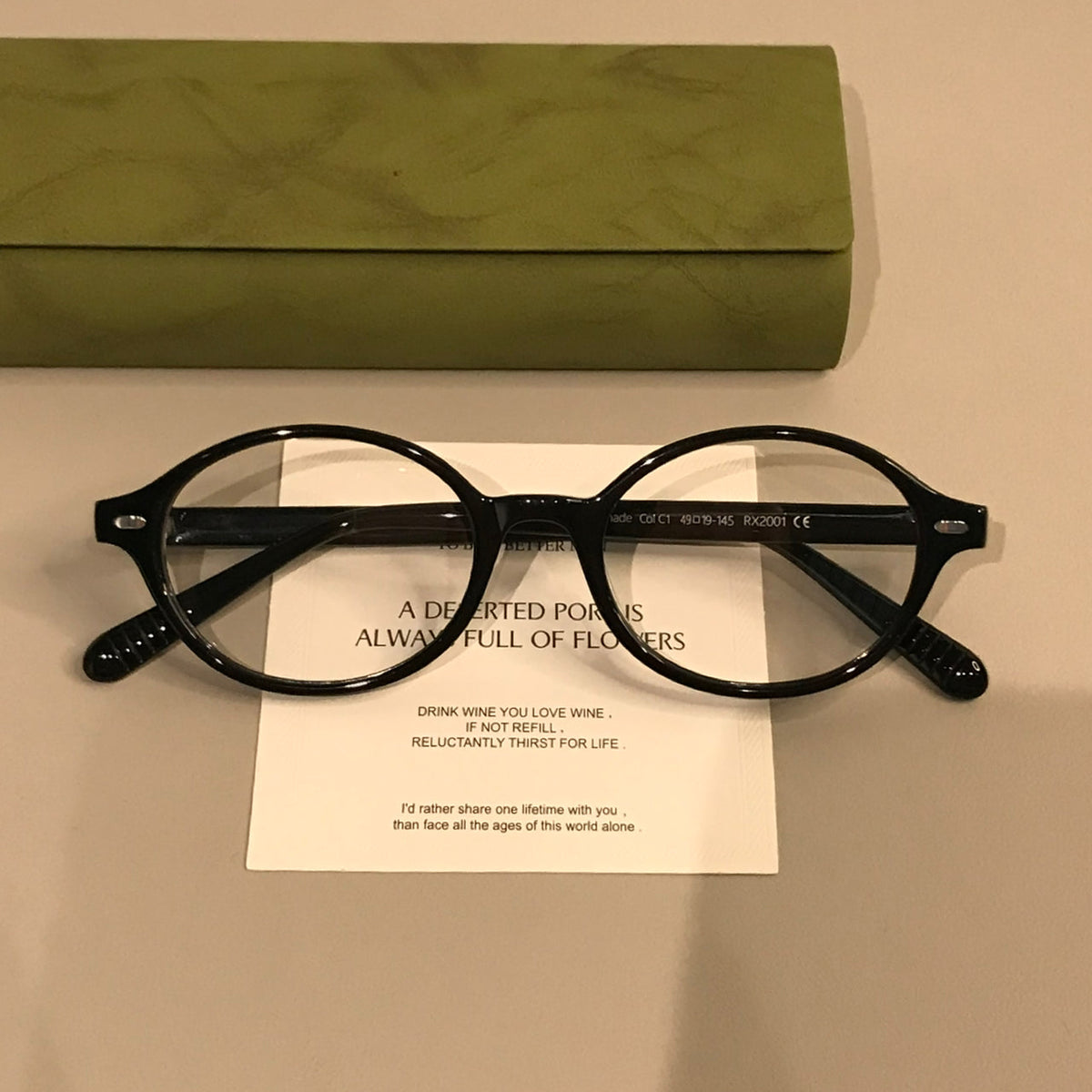 
Monturas de gafas ovaladas retro con frente de perfil bajo, en negro o carey - Negro
