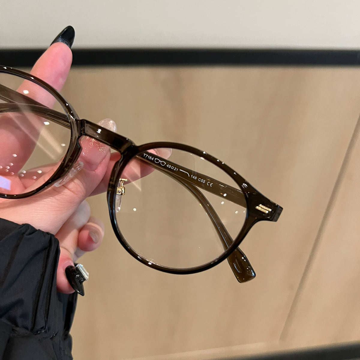 
Monturas de gafas de ojo de gato redondeadas con esquinas exteriores elevadas, marrón té caramelo, negro o carey - Imagen 4