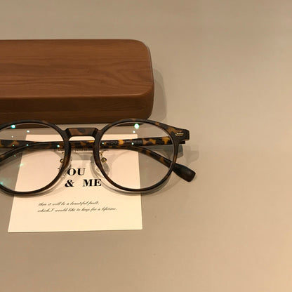 
Monturas de gafas redondas con detalles de remaches, color ámbar marrón y más colores - Imagen 8