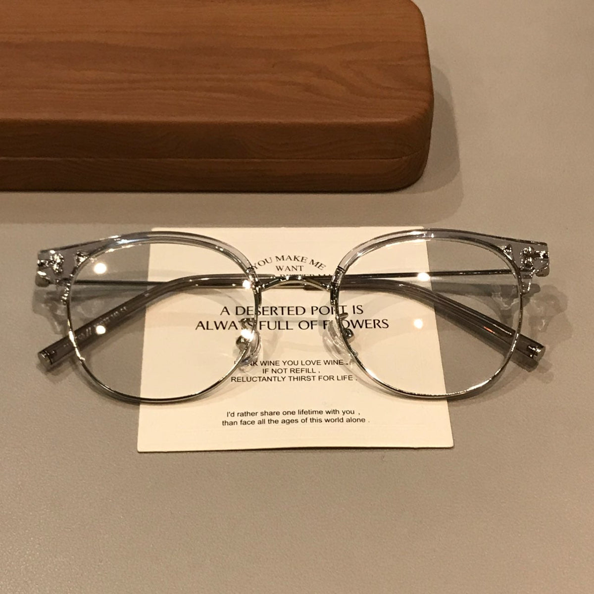 
Monturas de gafas retro tipo Browline con frente curvado, marrón té/dorado o gris transparente